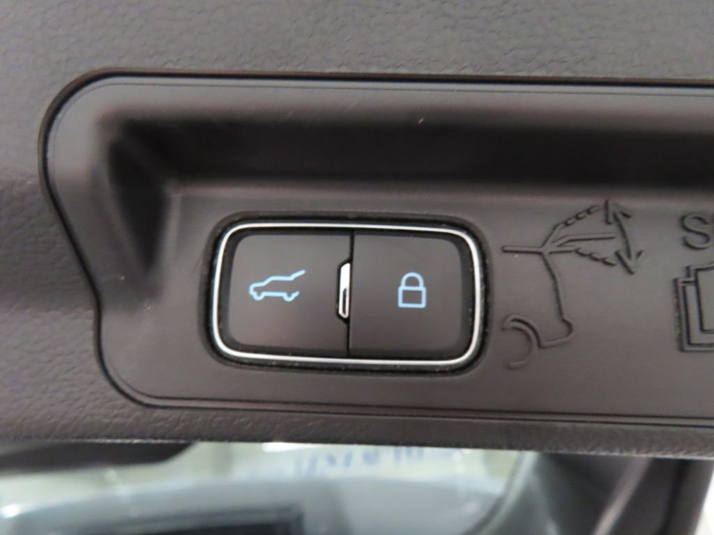 Used 2023 Ford Explorer XLT AWD/4WD image 31