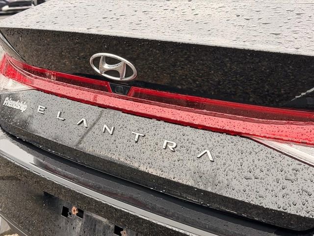 Used 2023 Hyundai Elantra SEL image 16