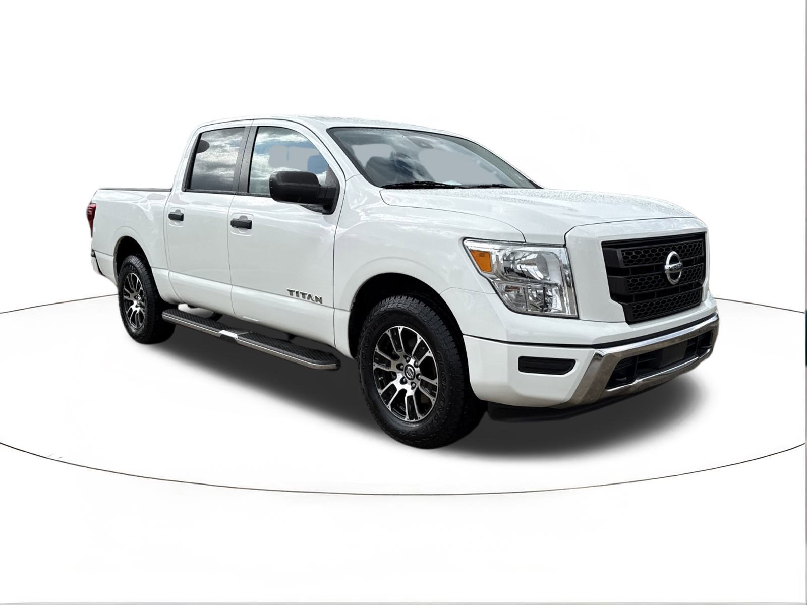 Used 2022 Nissan Titan SV image 1