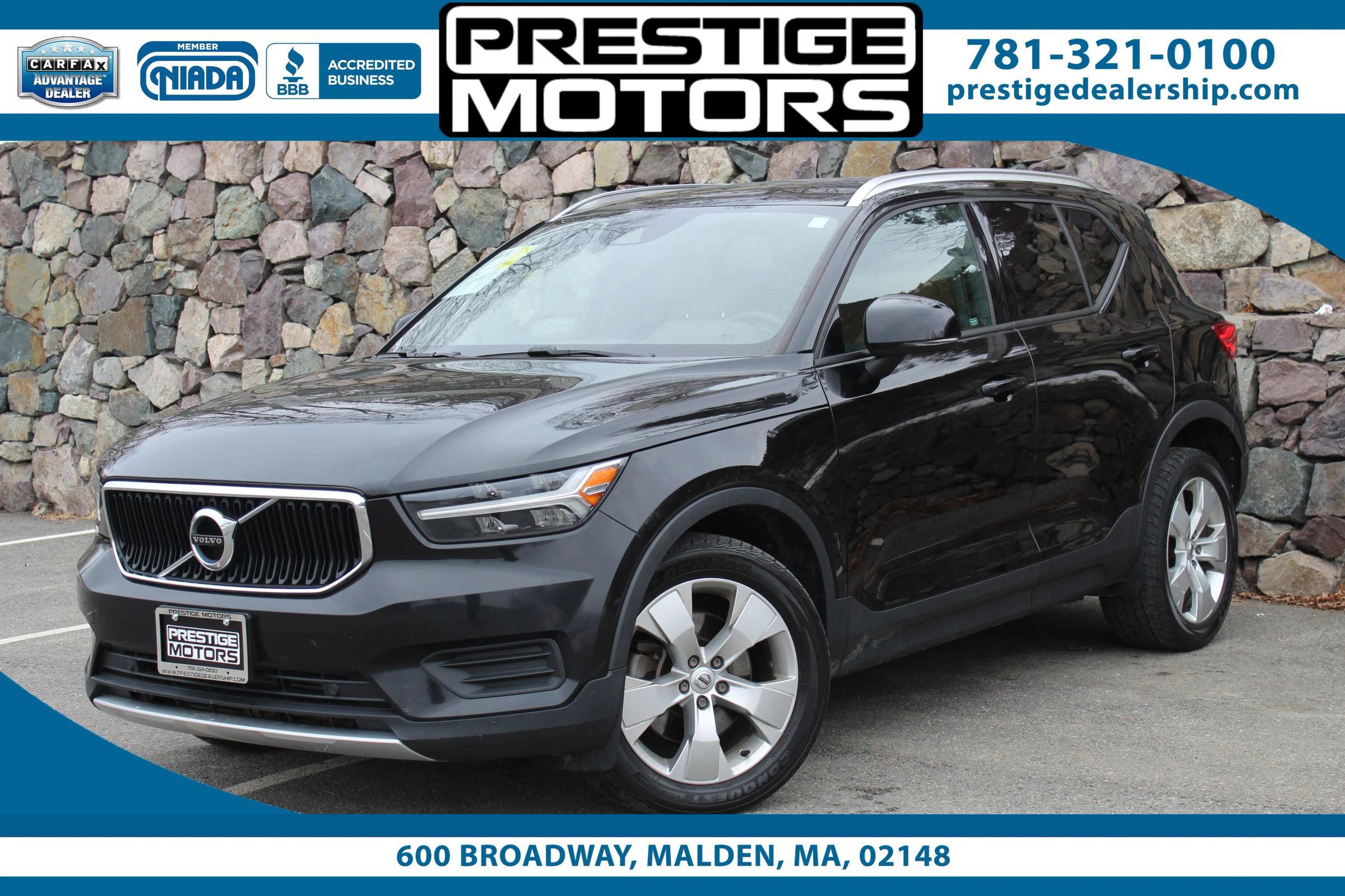 Used 2019 Volvo XC40 T5 Momentum image 1