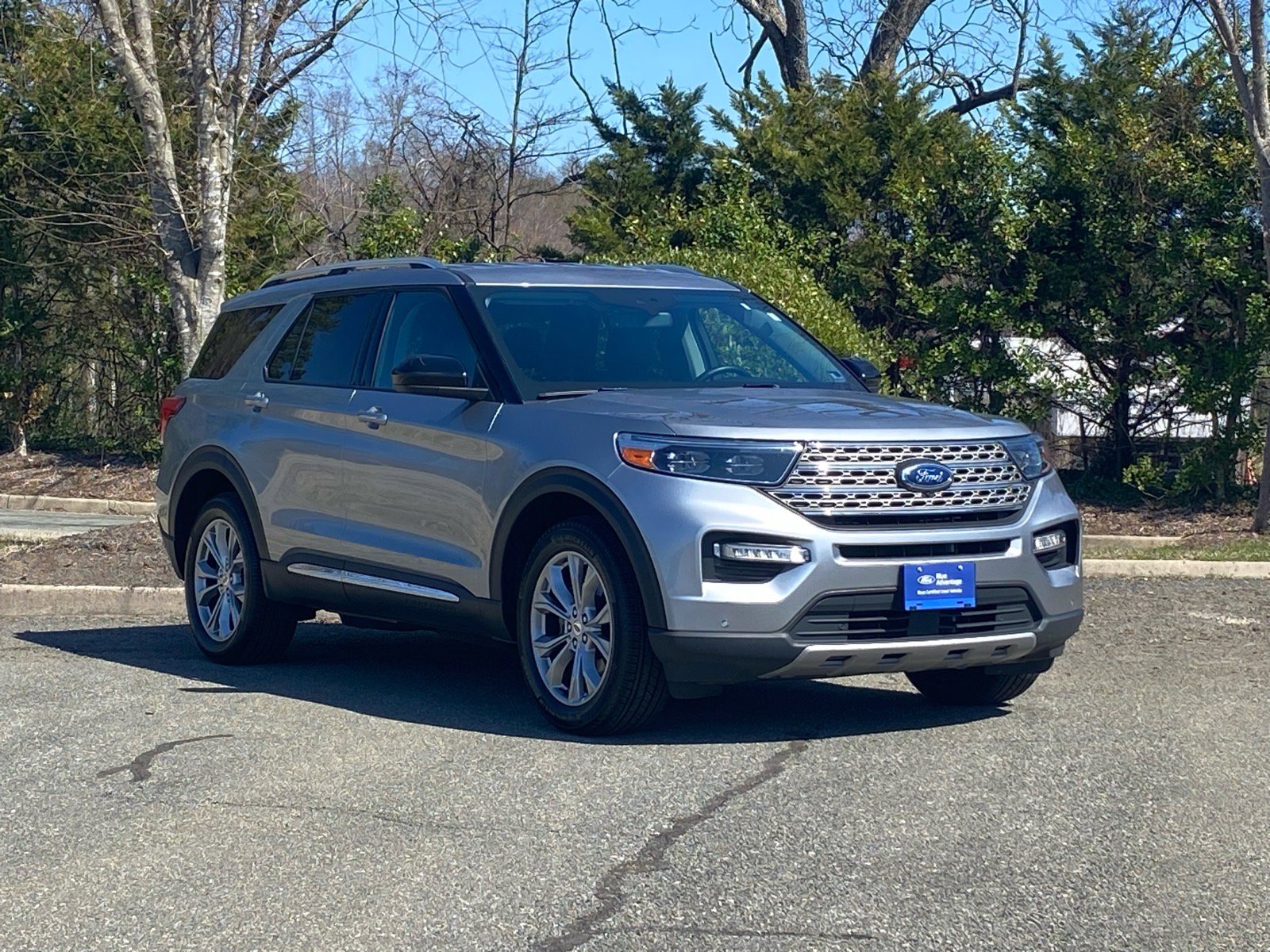 Certified 2023 Ford Explorer Limited AWD/4WD image 2