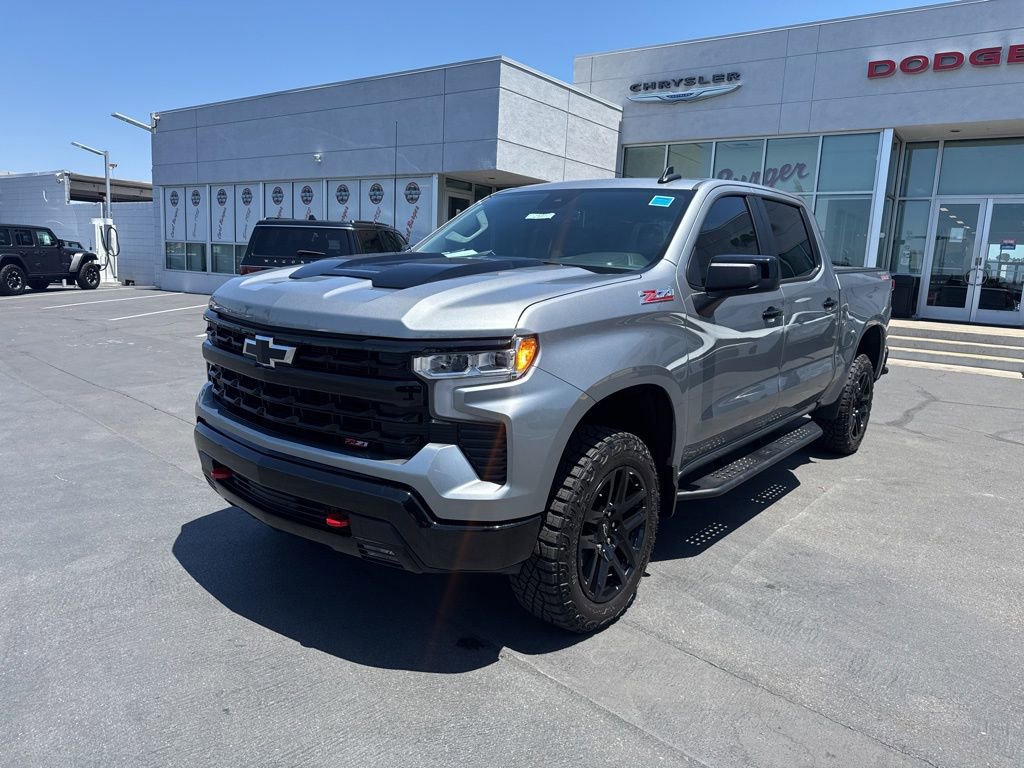 Used 2025 Chevrolet Silverado 1500 LT Trail Boss w/ Convenience Package II AWD/4WD image 3