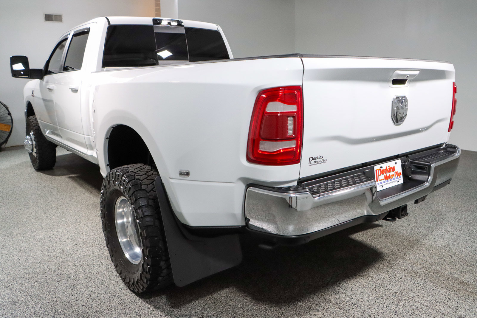Used 2024 RAM 3500 Laramie w/ Bed Utility Group image 9