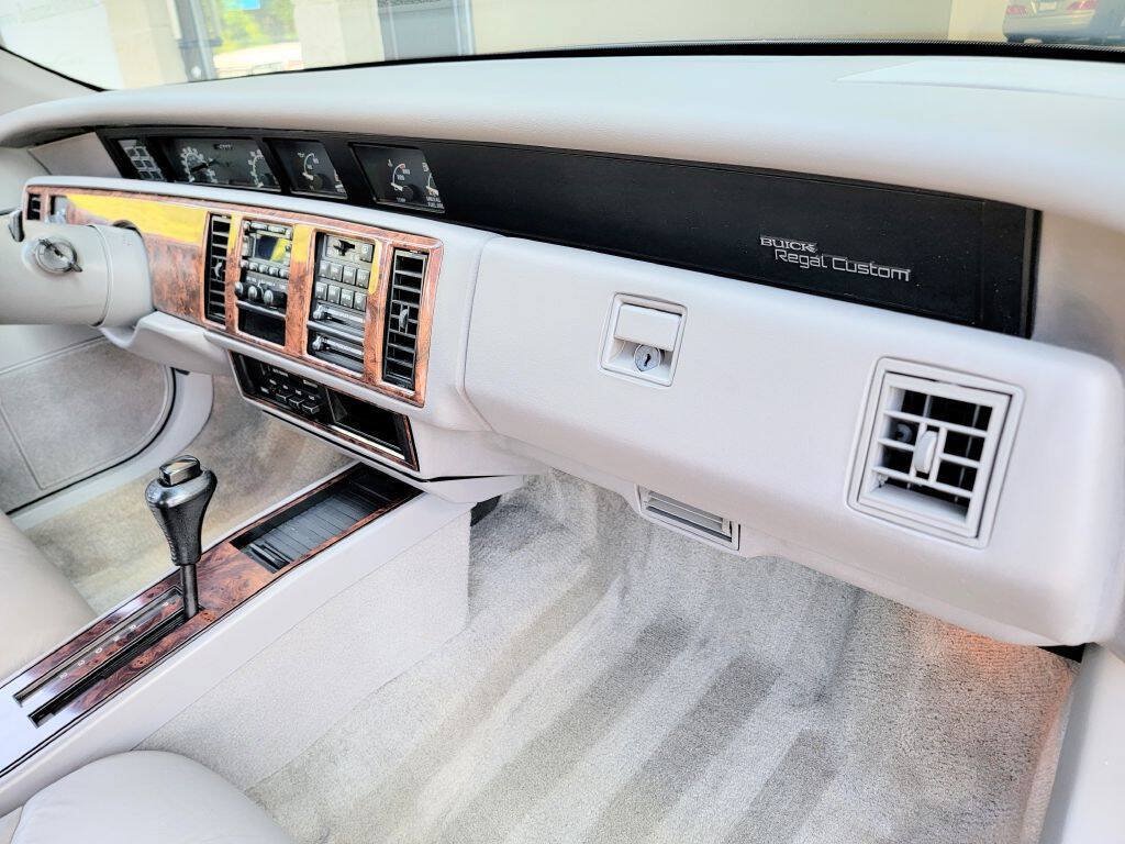 Used 1994 Buick Regal Custom FWD image 19