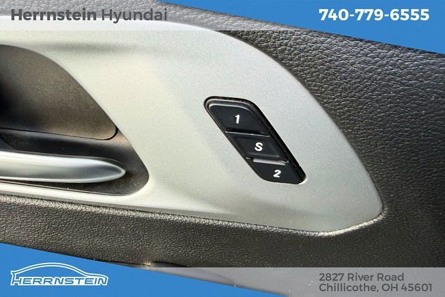 Used 2022 Chrysler Pacifica Touring-L w/ S Appearance Package image 15