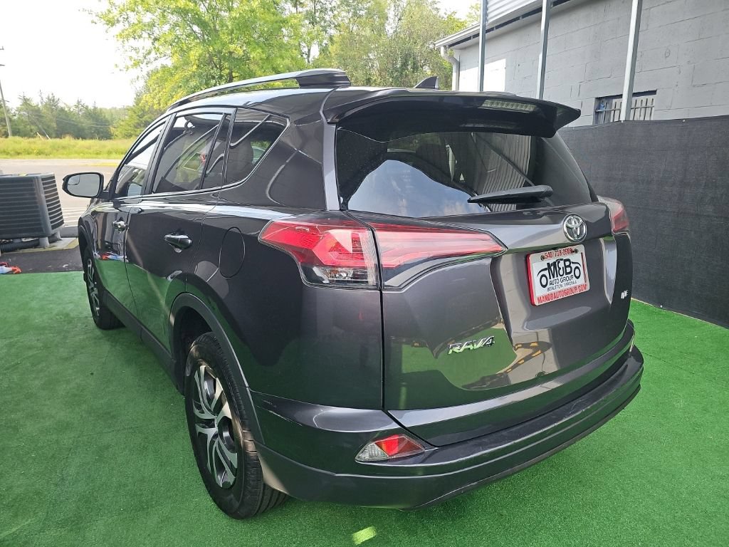 Used 2017 Toyota RAV4 LE FWD image 5