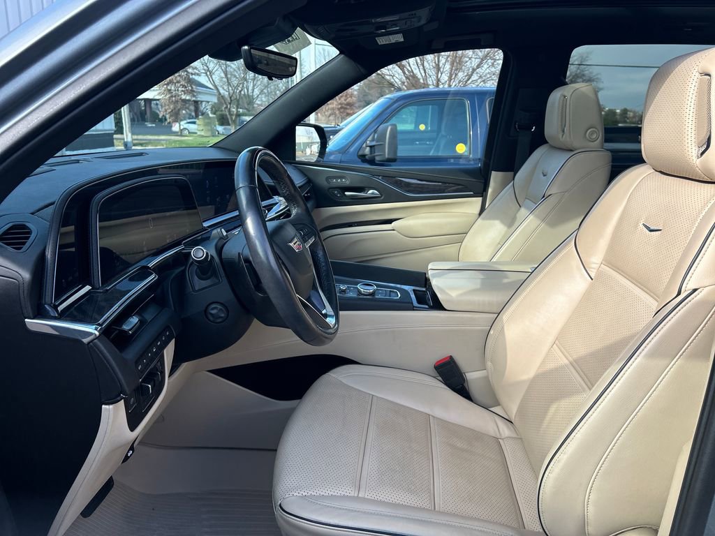 Certified 2023 Cadillac Escalade Premium Luxury w/ LPO, Radiant Package image 14