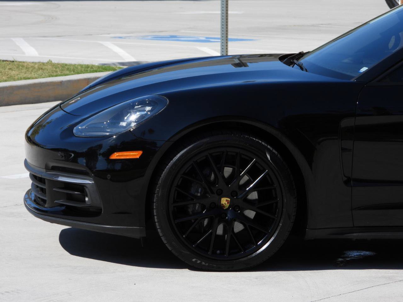 Used 2017 Porsche Panamera RWD image 34