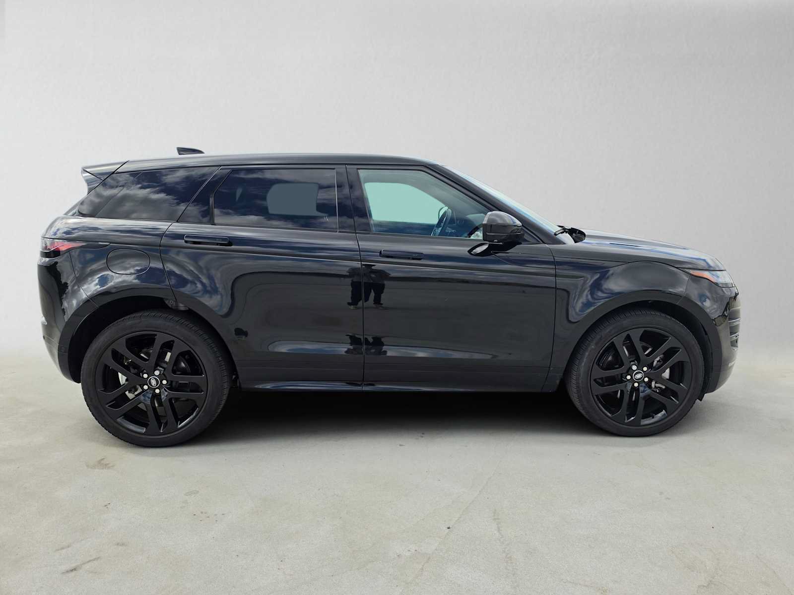 Used 2024 Land Rover Range Rover Evoque Dynamic SE AWD/4WD image 6