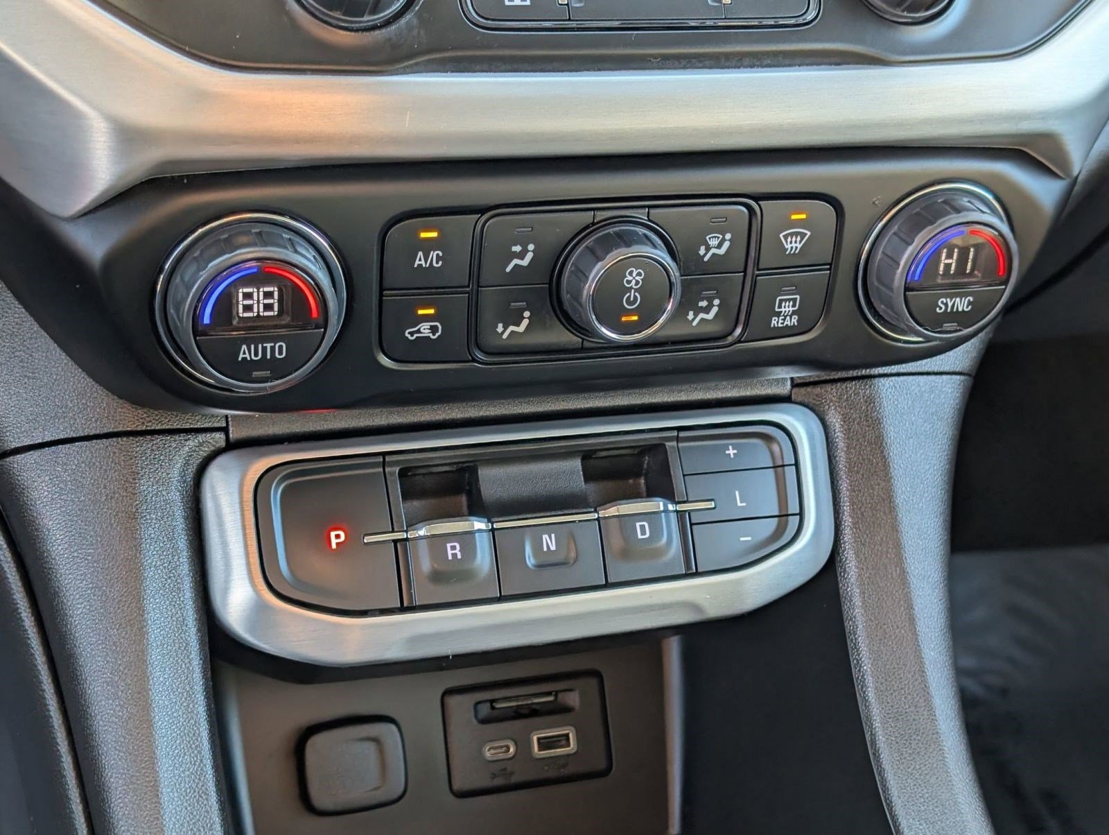 Used 2023 GMC Acadia SLT image 19