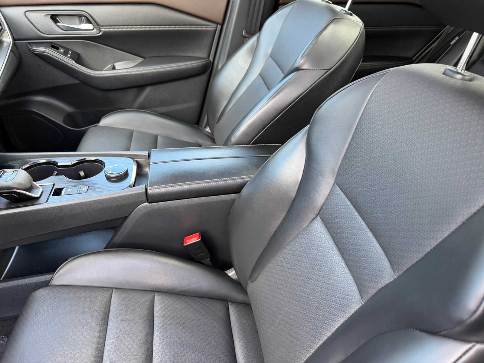 Used 2023 Nissan Rogue SV w/ SV Premium B Package AWD/4WD image 17