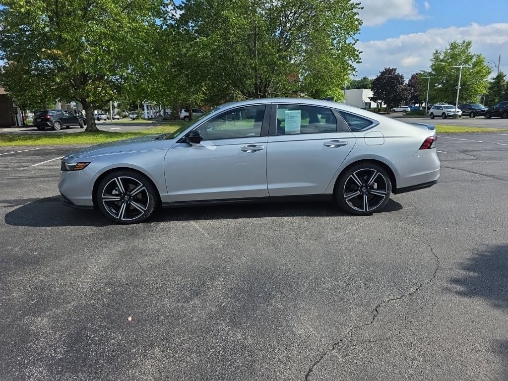 Used 2024 Honda Accord Sport image 4