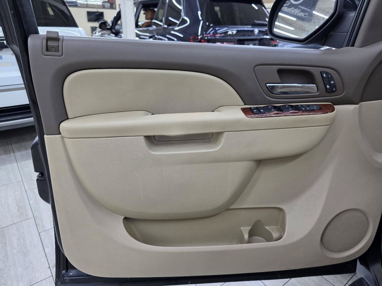 Used 2013 Chevrolet Suburban LT RWD image 37