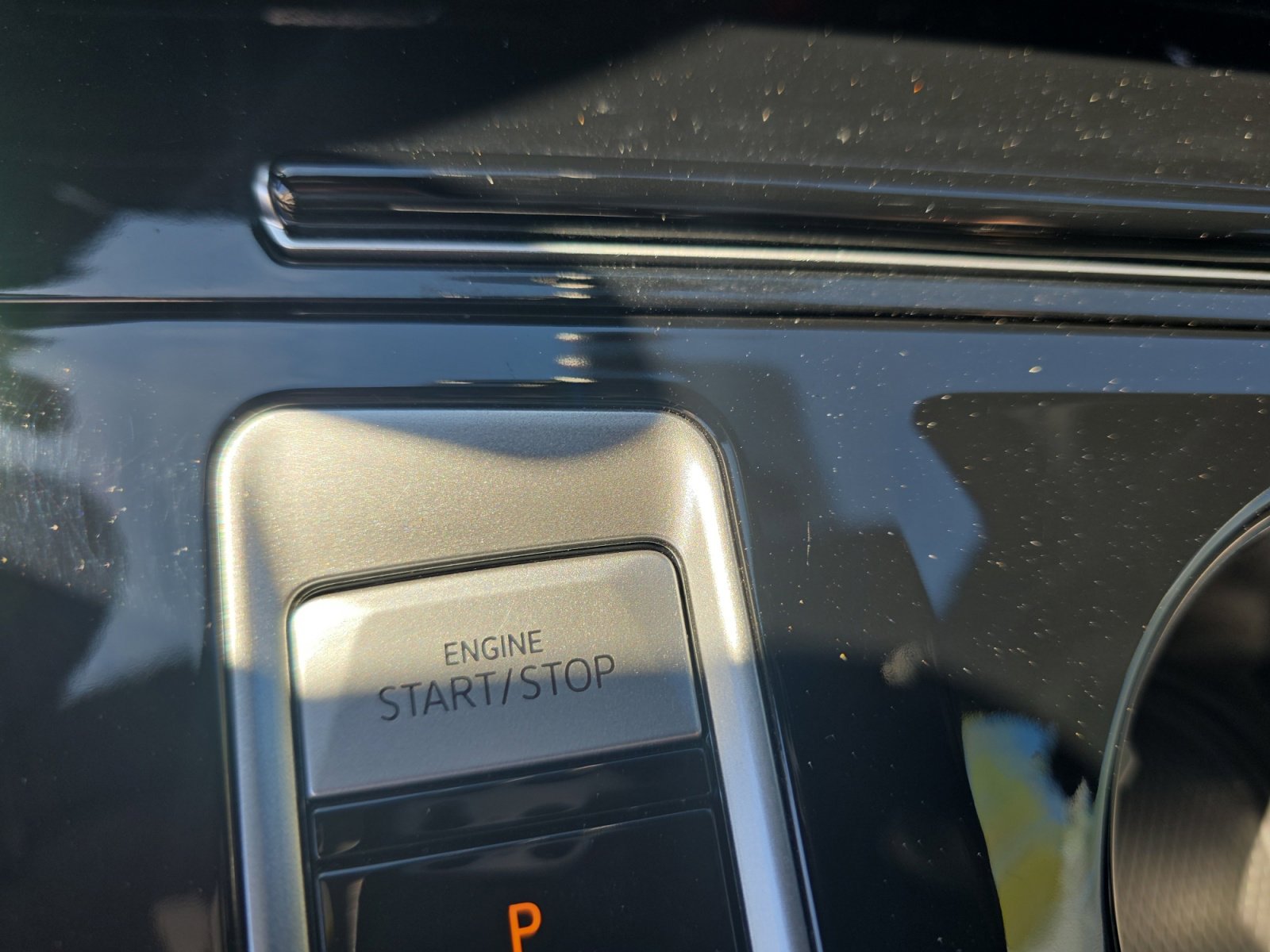 Used 2024 Volkswagen Atlas Cross Sport SE image 30