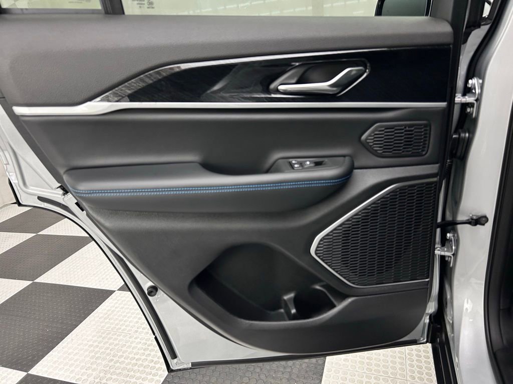 New 2025 Jeep Grand Cherokee Trailhawk w/ Advanced Protech Group II image 22