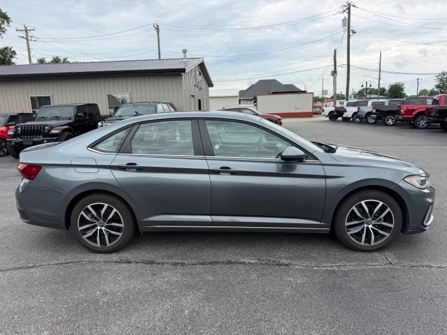 Used 2025 Volkswagen Jetta SE FWD image 5