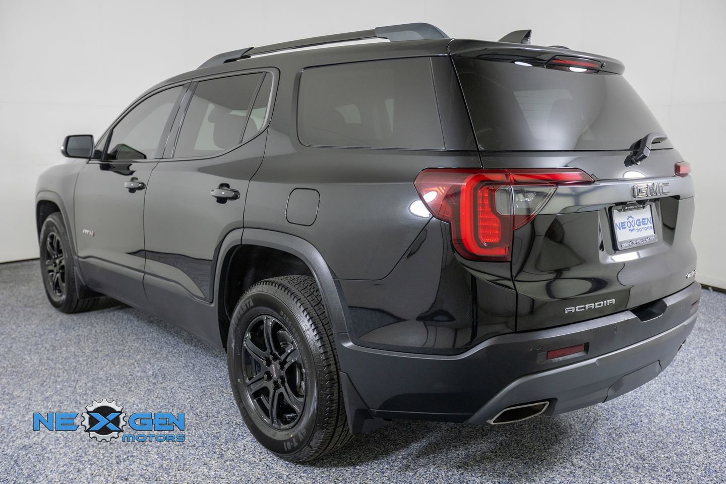 Used 2023 GMC Acadia AT4 w/ LPO, Floor Liner Package AWD/4WD image 5