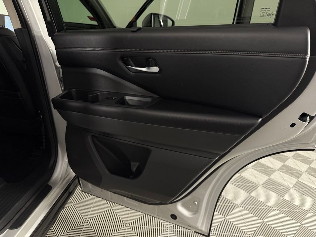 Used 2024 Nissan Pathfinder Platinum AWD/4WD image 31