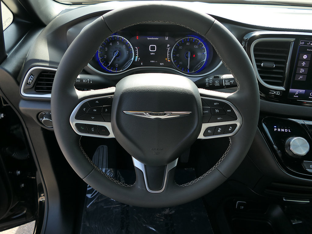 Used 2025 Chrysler Voyager LX FWD image 17
