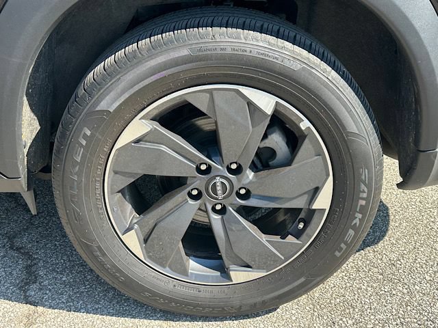 Used 2025 Nissan Rogue SV FWD image 31