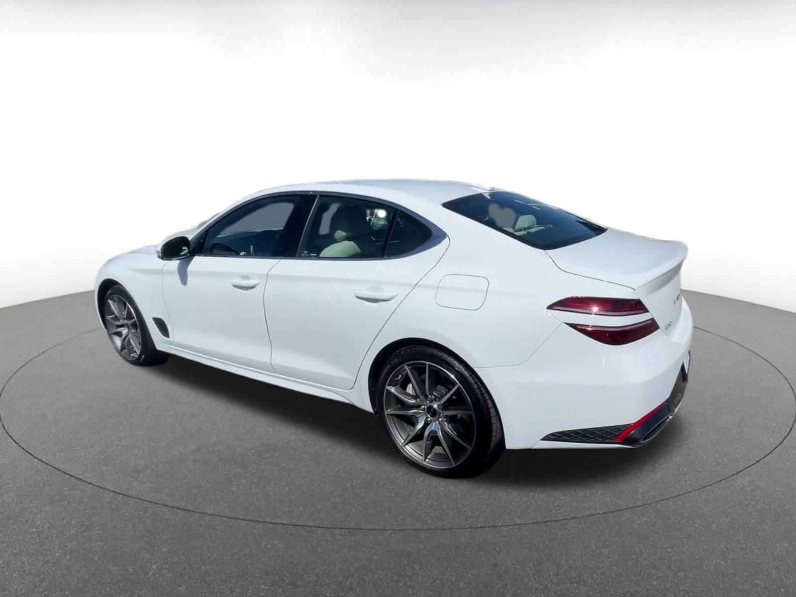 Used 2025 Genesis G70 2.5T image 10