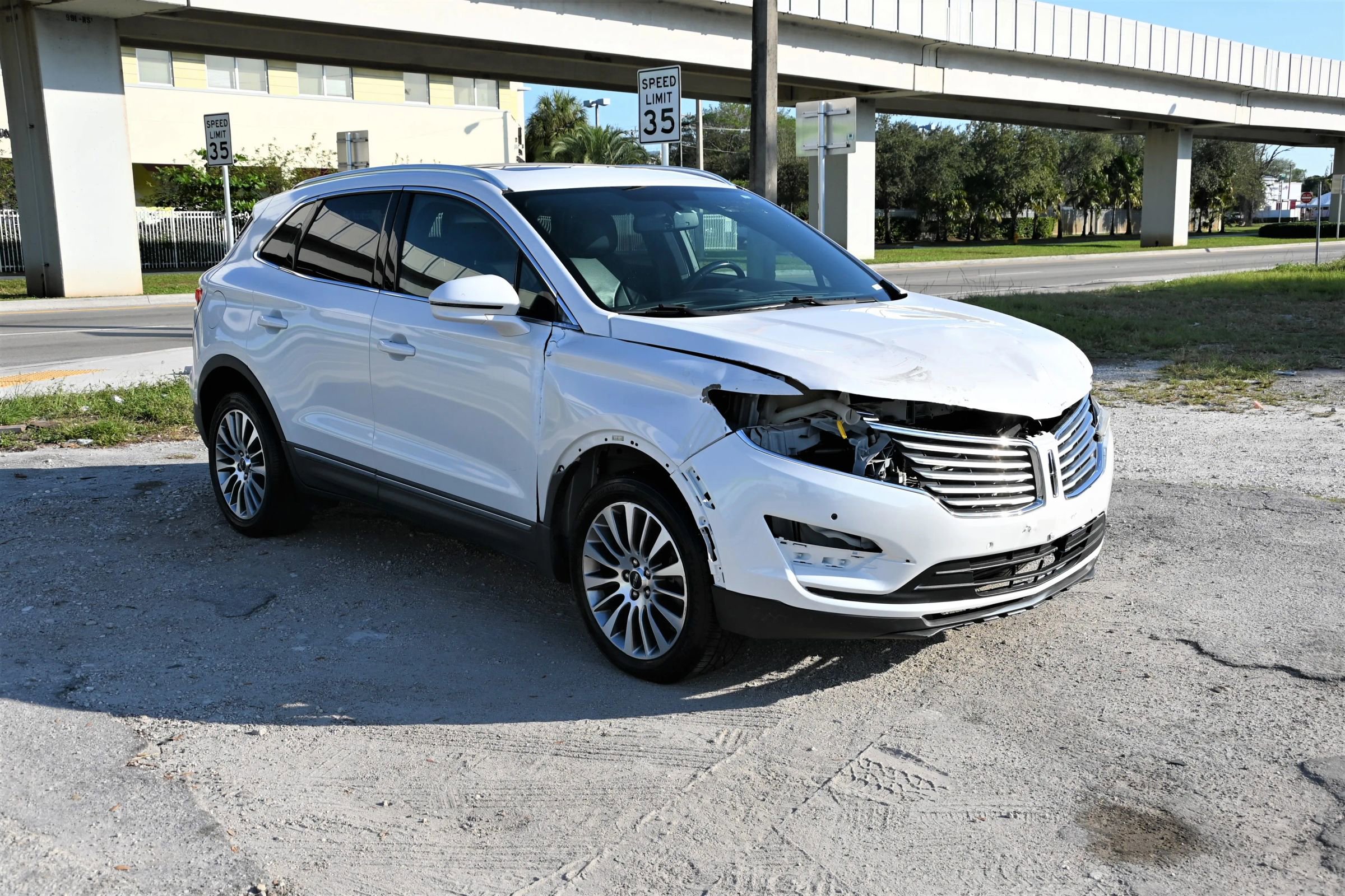 Used 2017 Lincoln MKC Reserve image 2