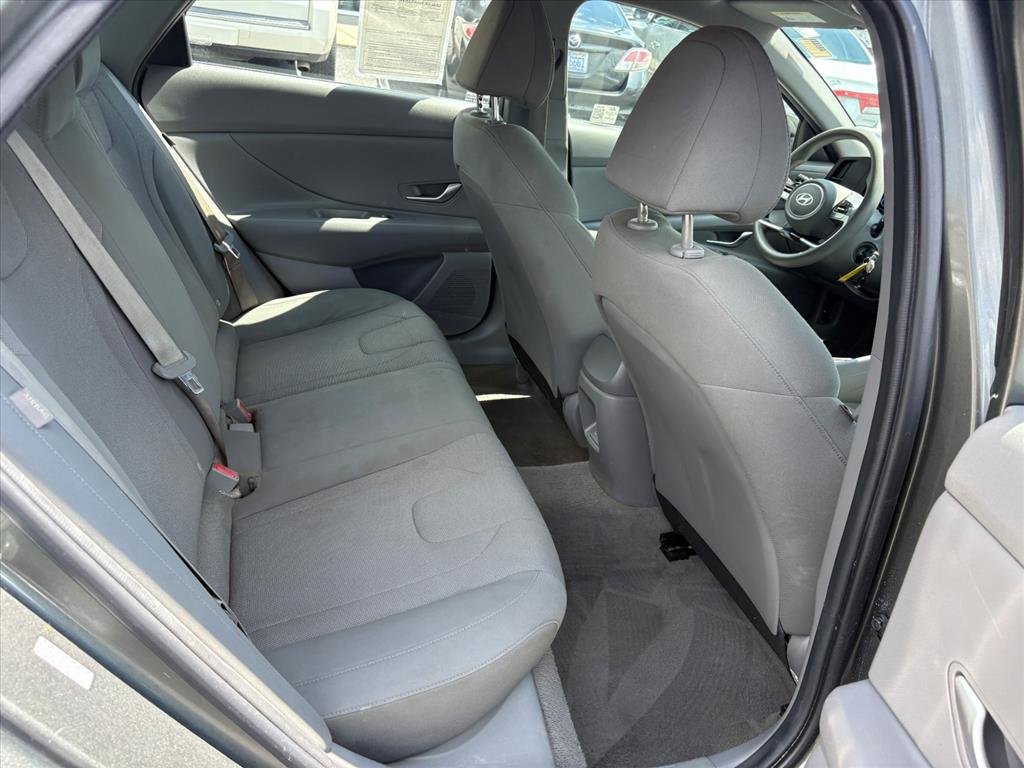 Used 2024 Hyundai Elantra SE FWD image 15