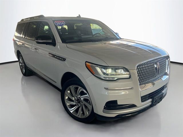 Used 2024 Lincoln Navigator L Reserve image 2