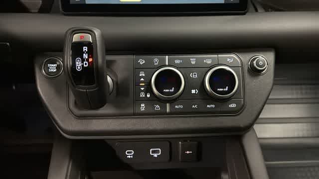 Used 2024 Land Rover Defender 110 X-Dynamic SE AWD/4WD image 19