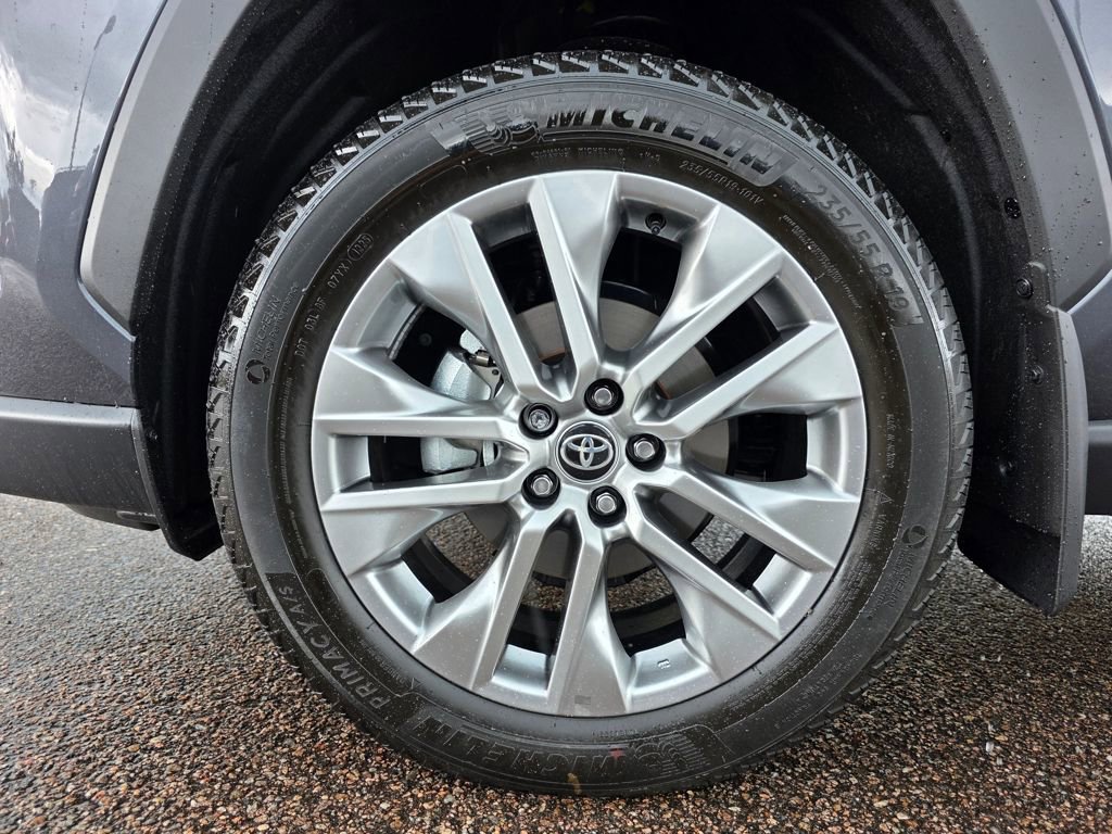 Used 2025 Toyota RAV4 XLE Premium image 34