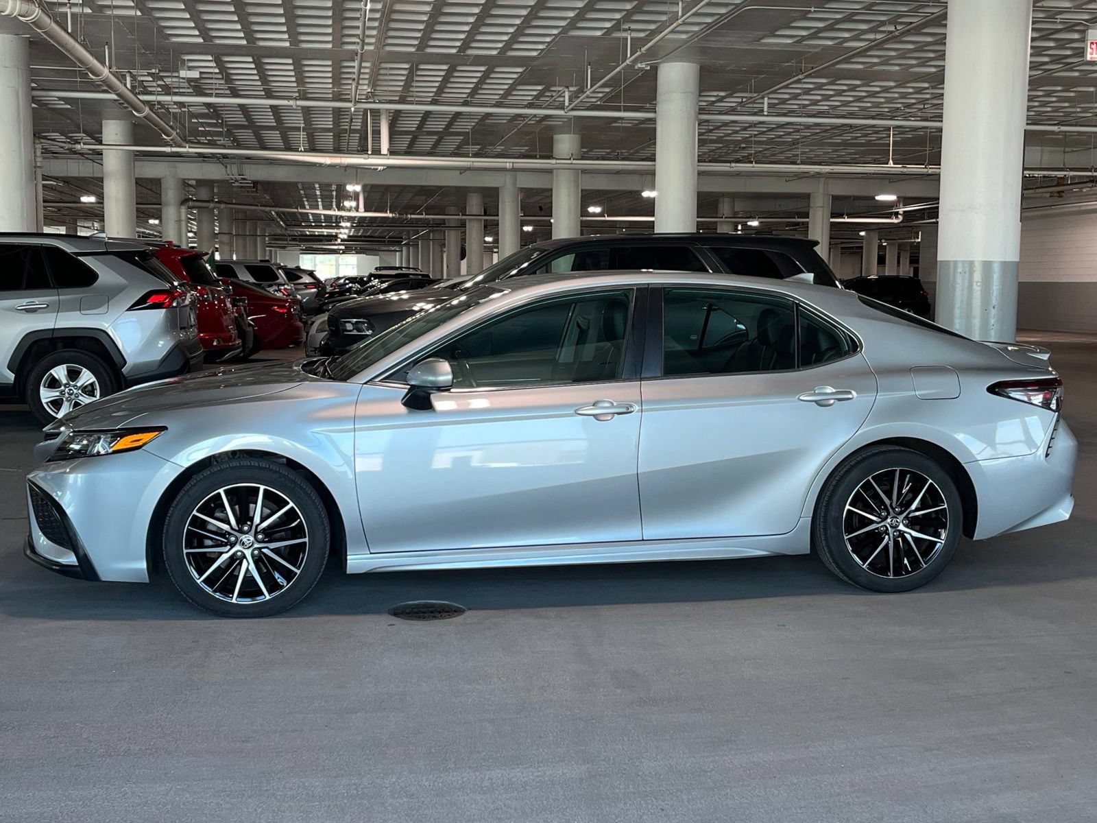 Used 2021 Toyota Camry SE FWD image 7