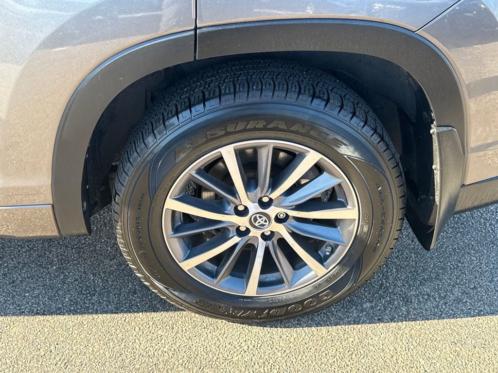 Used 2018 Toyota Highlander XLE image 41