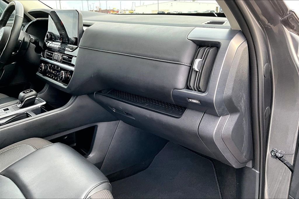 Used 2025 Nissan Pathfinder SL image 14