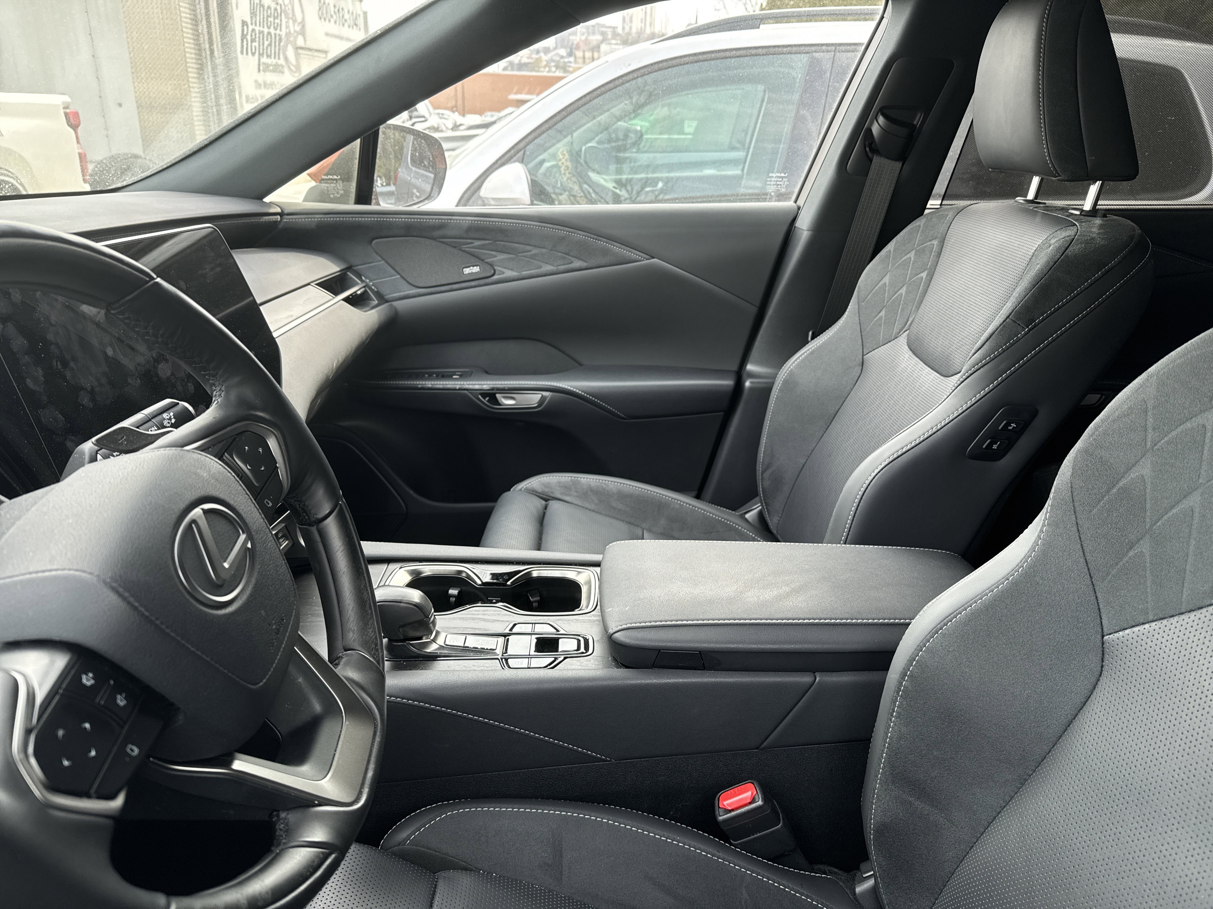 Certified 2025 Lexus RX 450h AWD w/ Convenience Package image 9