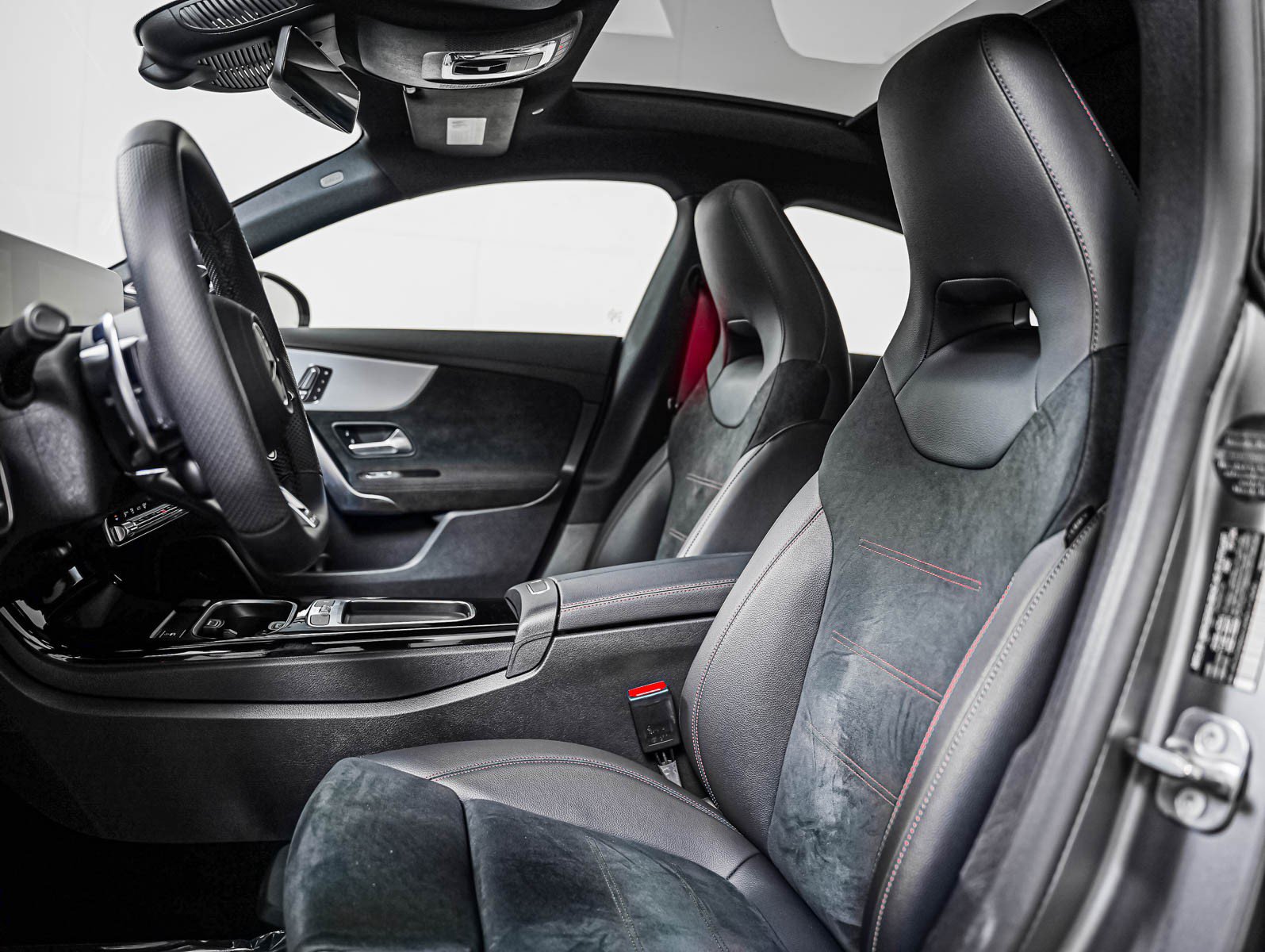 Certified 2025 Mercedes-Benz CLA 35 AMG 4MATIC image 8
