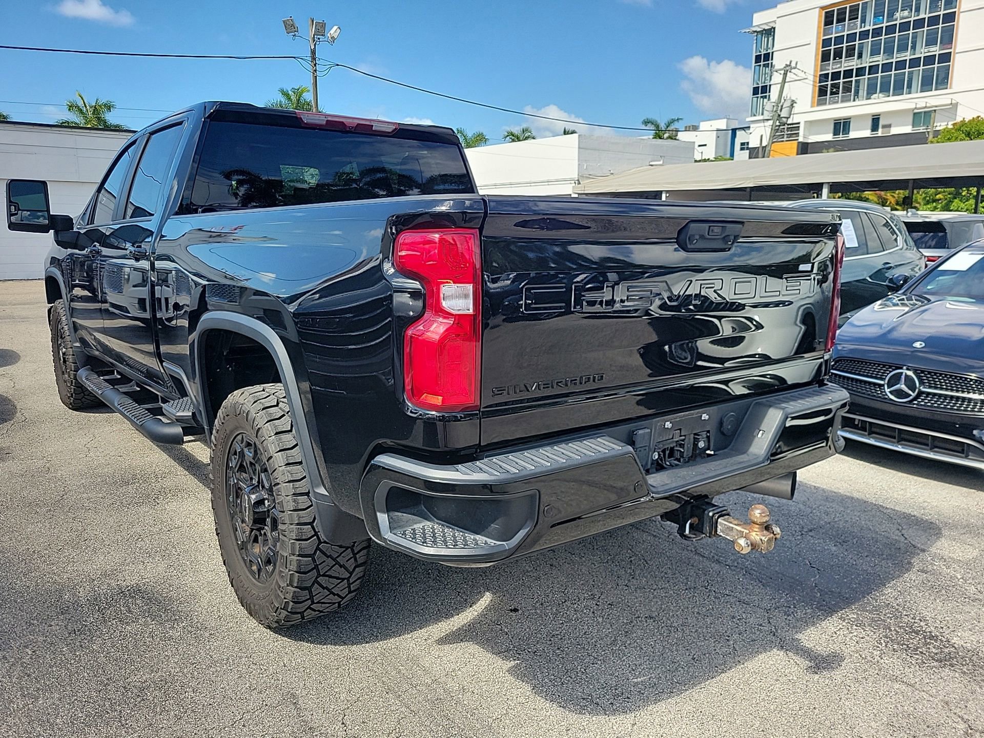 Used 2024 Chevrolet Silverado 2500 LT w/ Midnight Edition AWD/4WD image 13
