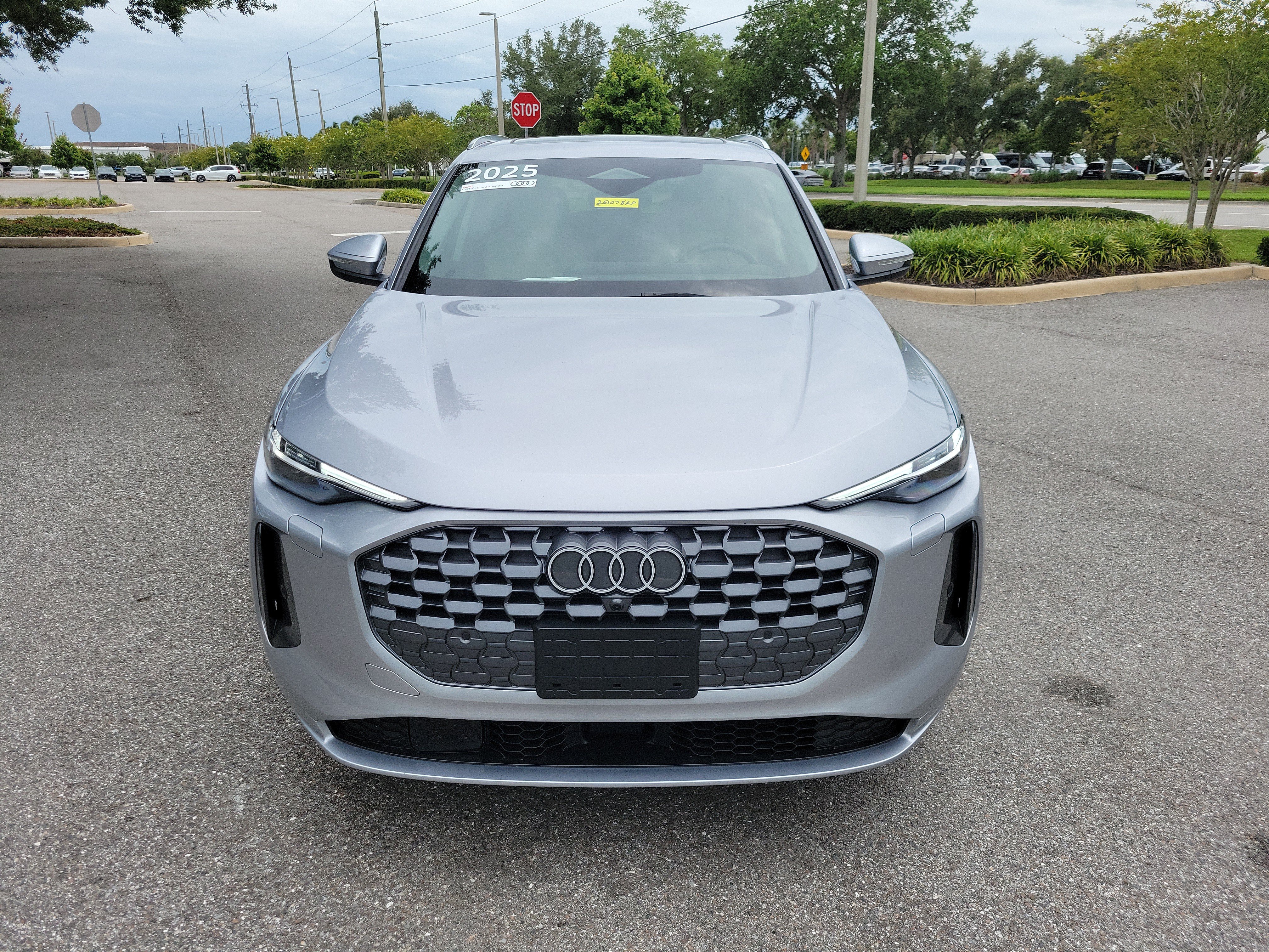 Certified 2025 Audi Q5 Premium Plus w/ Premium Plus AWD/4WD image 2