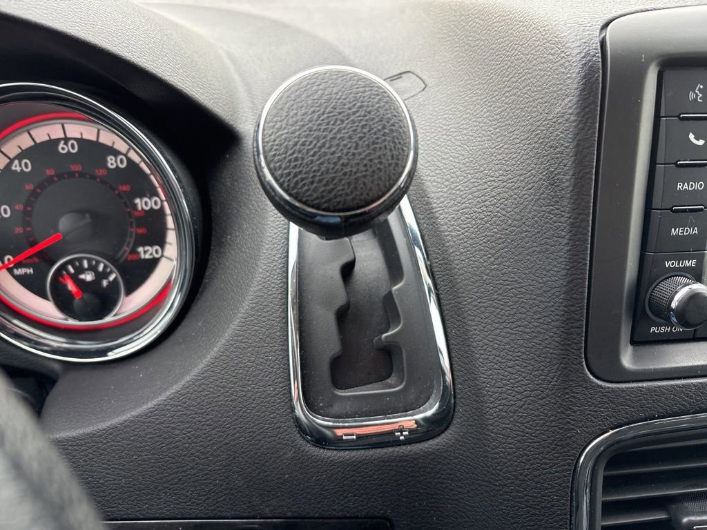 Used 2018 Dodge Grand Caravan SE w/ UConnect Hands-Free Group image 25