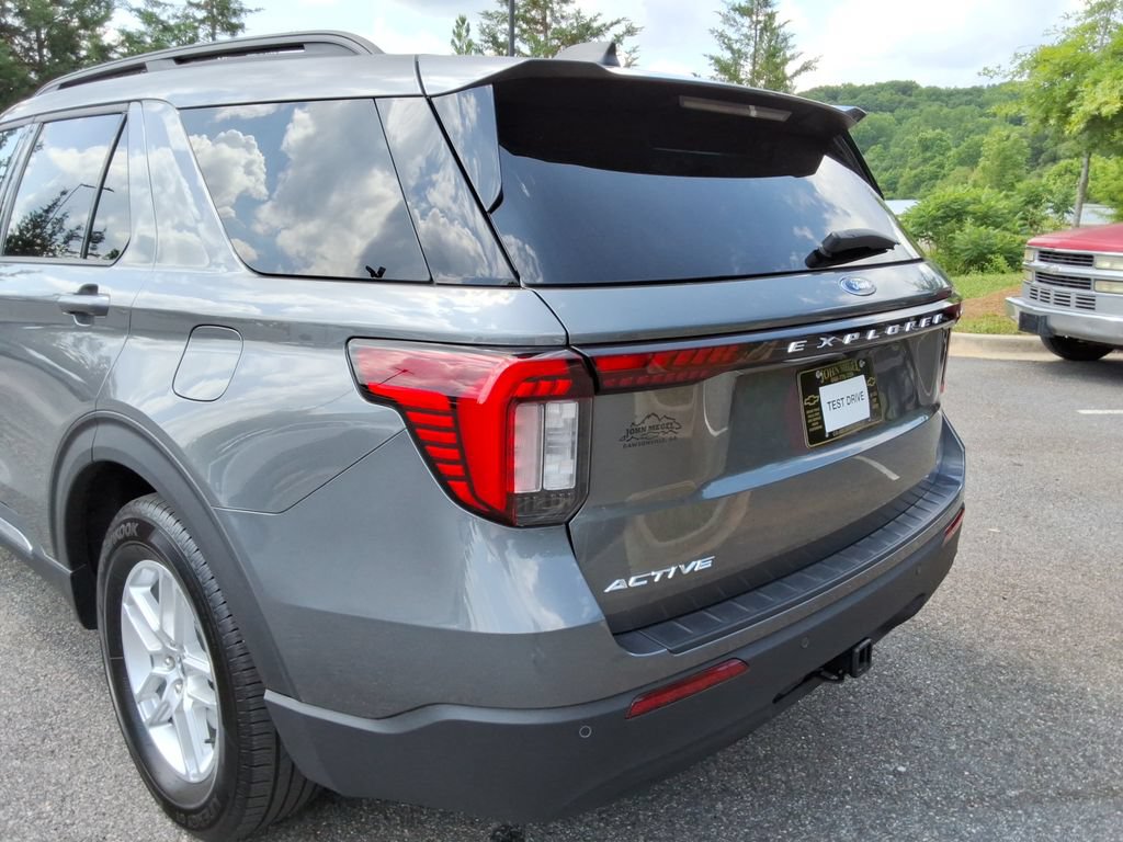 Used 2025 Ford Explorer Active RWD image 13