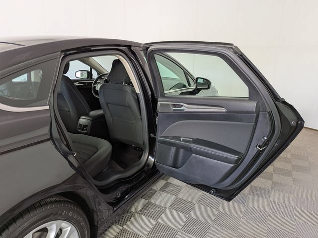 Used 2019 Ford Fusion SE FWD image 31