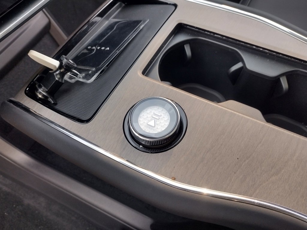 New 2025 Volvo EX90 Plus image 18