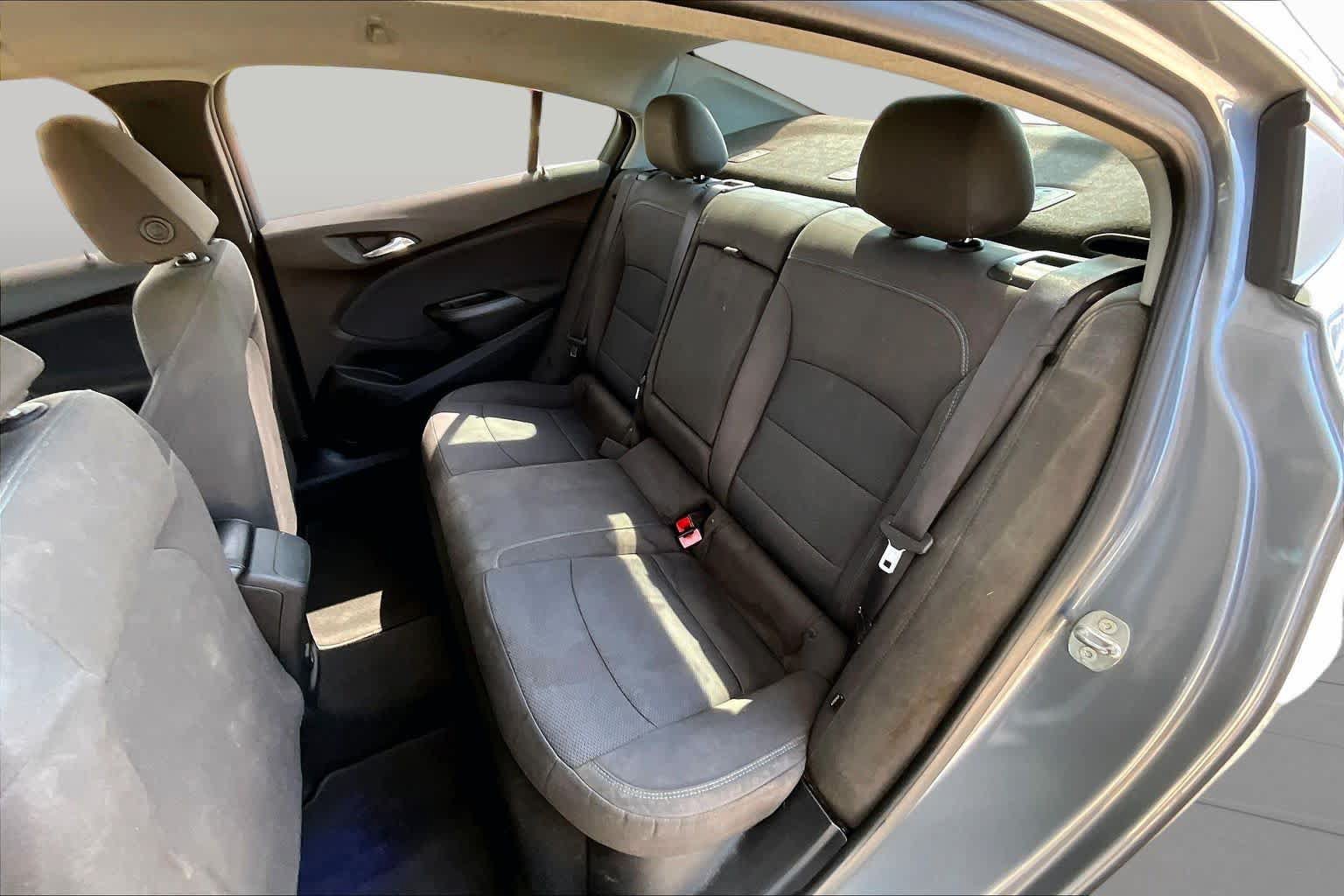 Used 2019 Chevrolet Cruze LT w/ Convenience Package FWD image 21