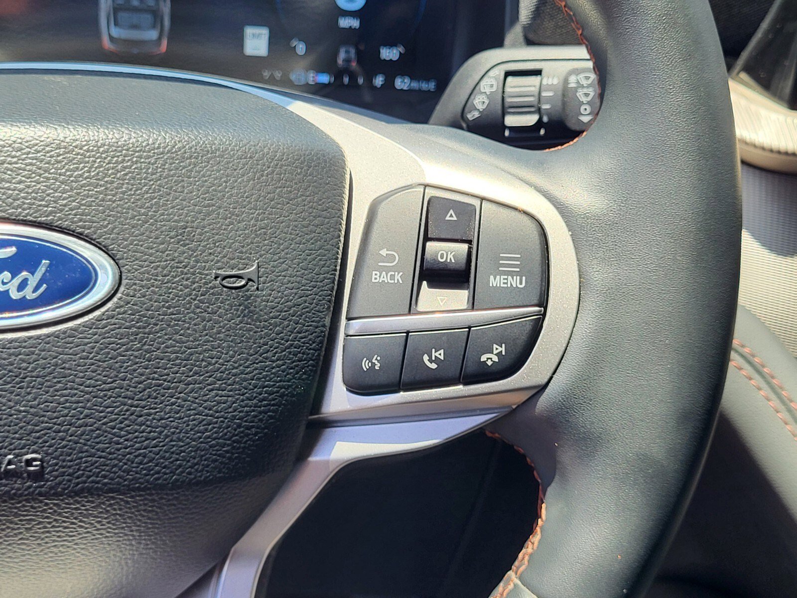 Used 2025 Ford Explorer Active RWD image 28