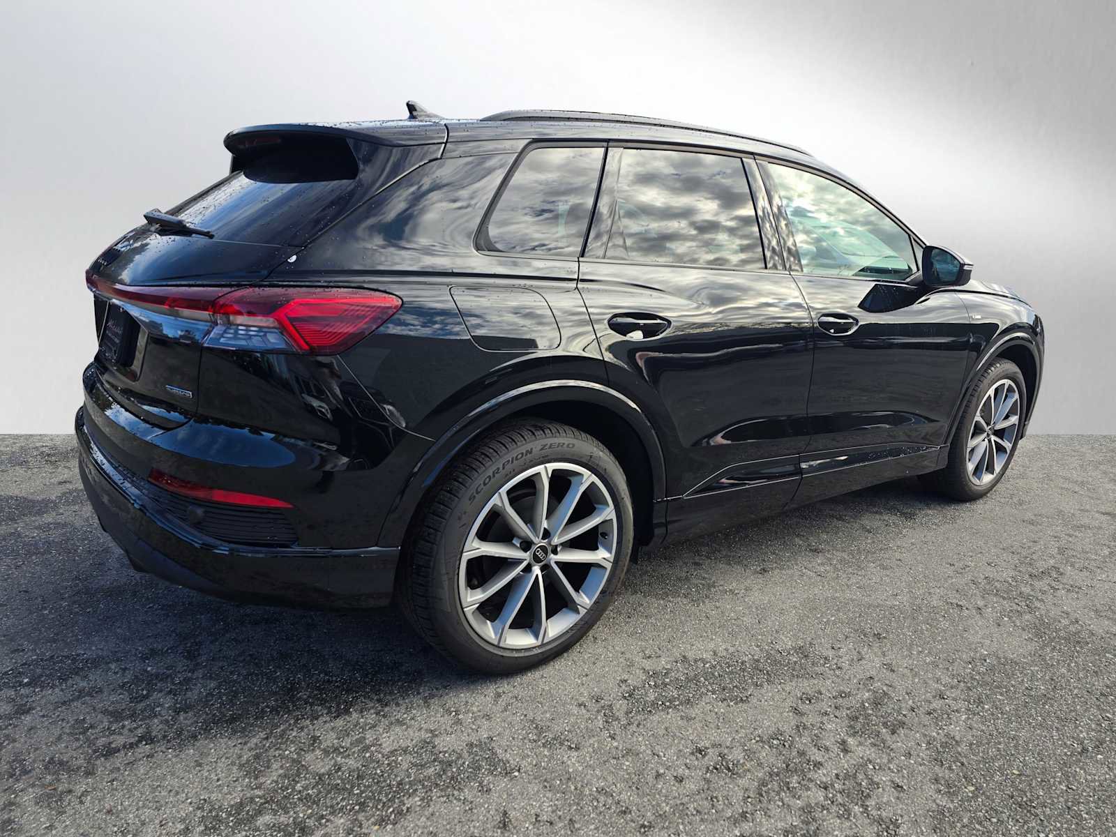 New 2026 Audi Q4 e-tron Premium image 3