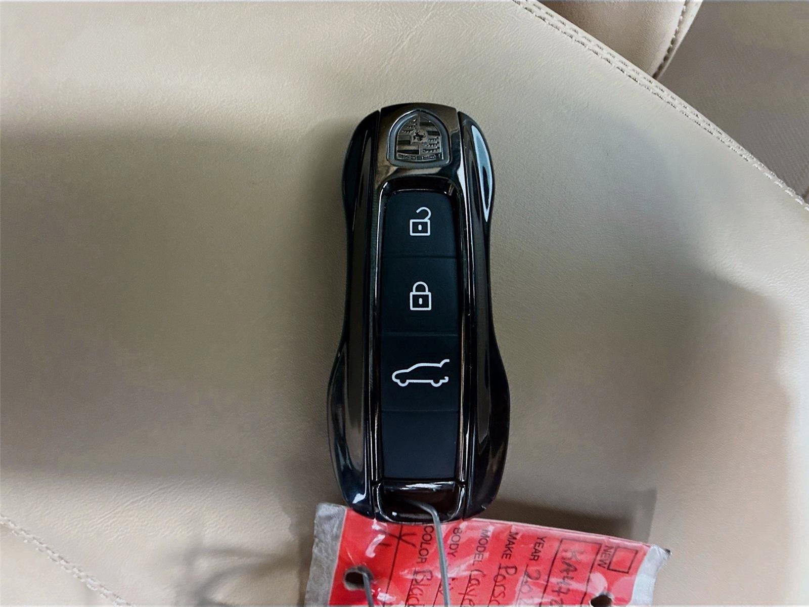 Used 2025 Porsche Cayenne Turbo image 33