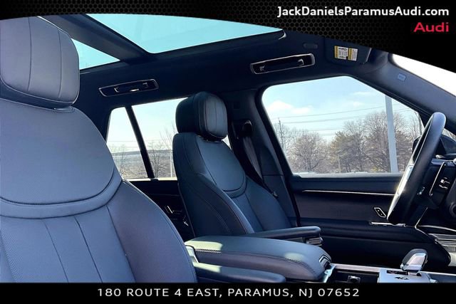 Used 2025 Land Rover Range Rover SE image 7