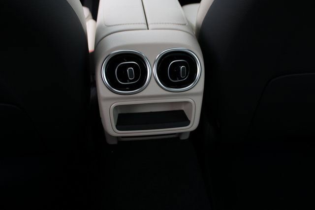 New 2025 Mercedes-Benz C 300 4MATIC Sedan image 33