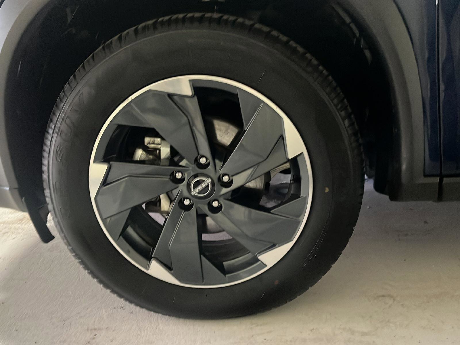 Used 2024 Nissan Rogue SV image 26