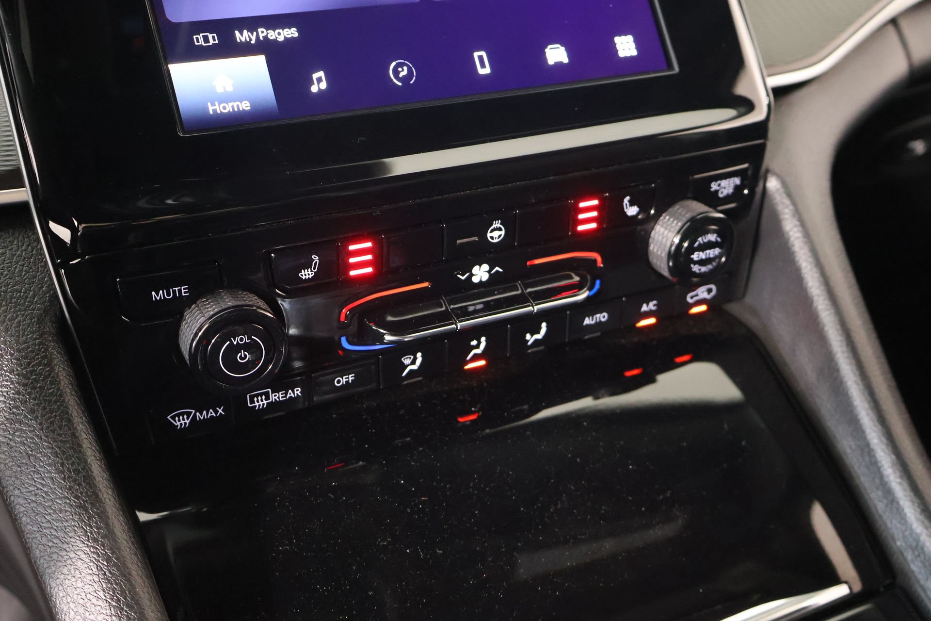 Used 2025 Jeep Grand Cherokee Altitude RWD image 7