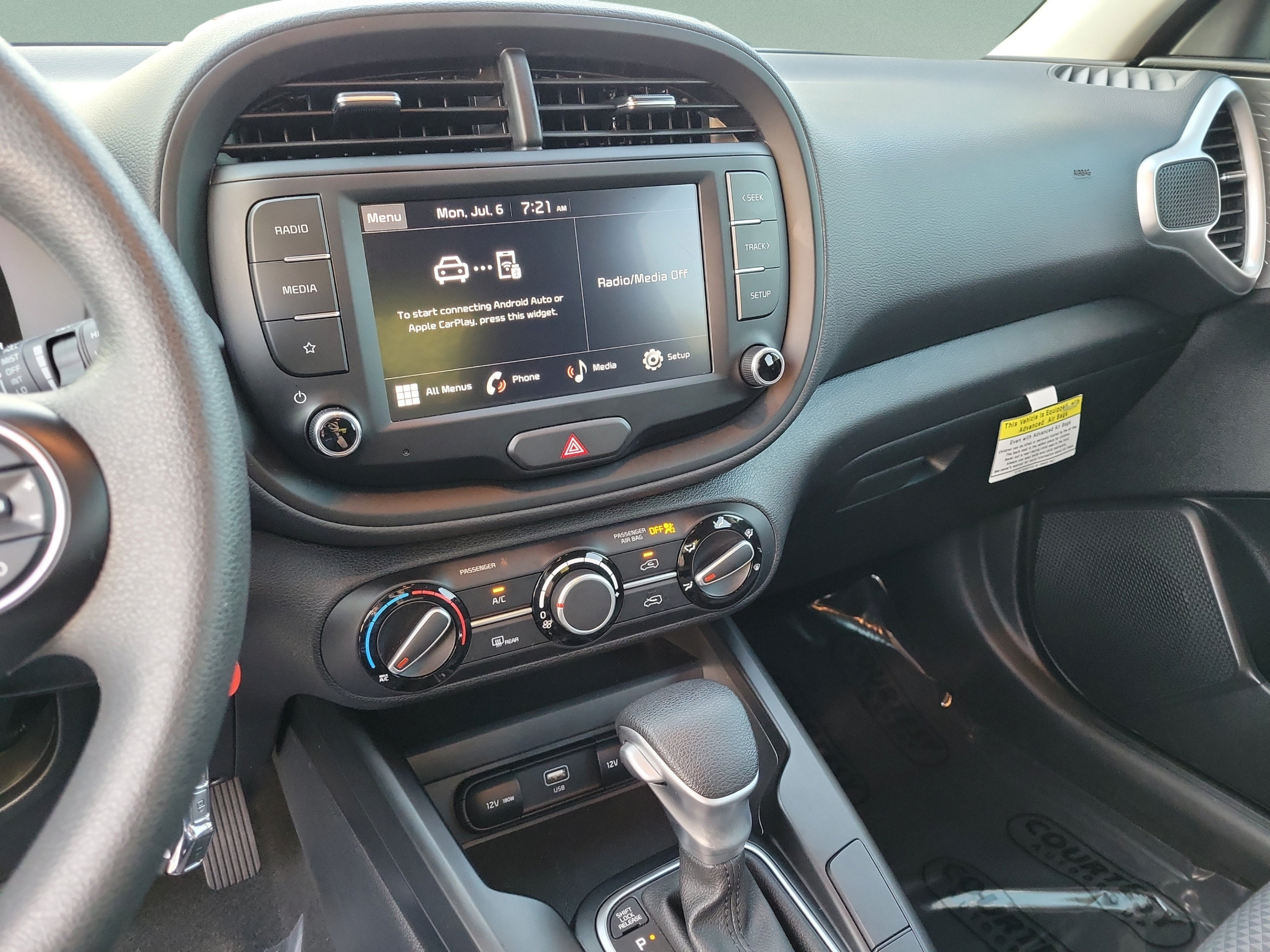 Certified 2025 Kia Soul LX w/ LX Technology Package FWD image 23